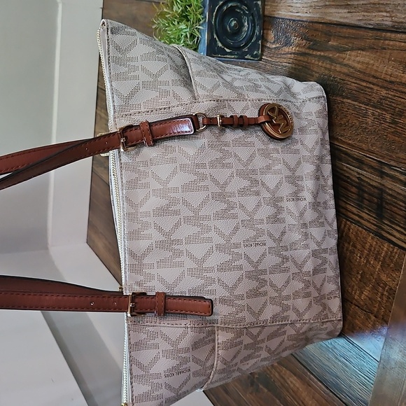 Michael Kors Women's Elegant Leather Cream and Brown Logo Shoulder Bag - Medium - Picture 1 of 14